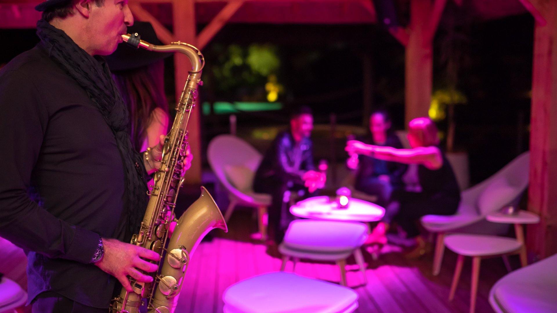 soirée musicale Sundeck L'Estelle en Camargue hôtel PACA restaurant